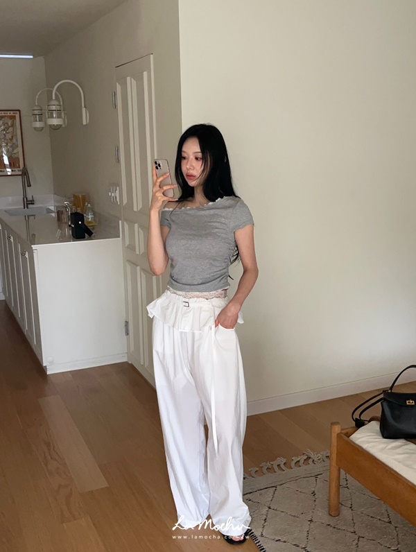 蕾絲斜領露肩上衣